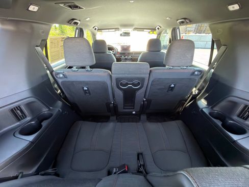 Used 2025 Honda Pilot Sport image 29