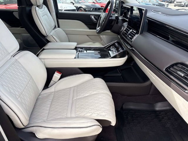 Certified 2024 Lincoln Navigator Black Label AWD/4WD image 23