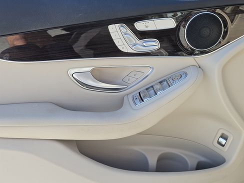 Used 2022 Mercedes-Benz GLC 300 image 24