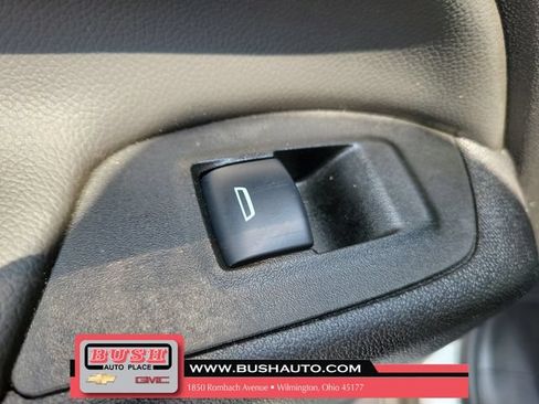 Used 2024 Chevrolet Equinox LT FWD image 17