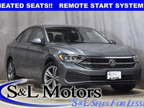 Used 2024 Volkswagen Jetta SE image 1