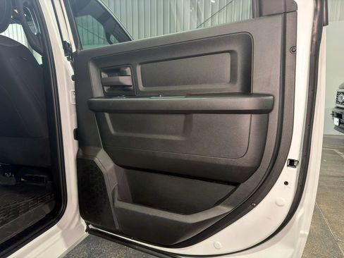 Used 2024 RAM 3500 Tradesman w/ Chrome Appearance Group AWD/4WD image 13