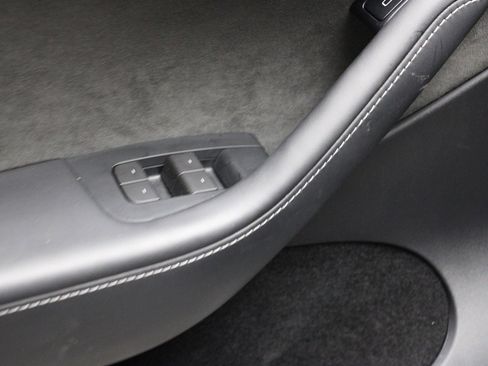 Used 2023 Tesla Model Y Long Range image 9