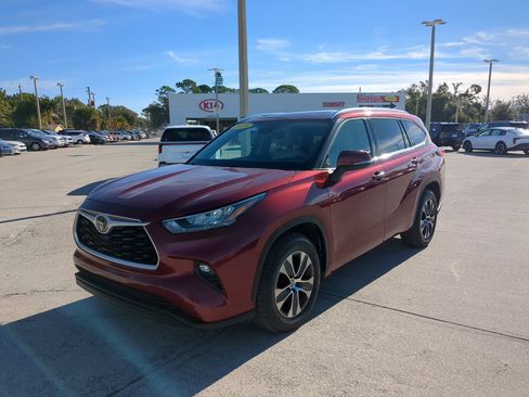 Used 2020 Toyota Highlander XLE image 8