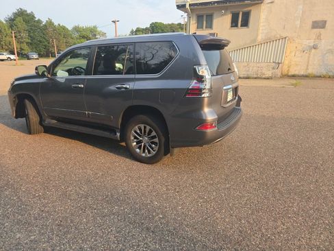 Used 2016 Lexus GX 460 Luxury w/ Preferred Accessory Package AWD/4WD image 8