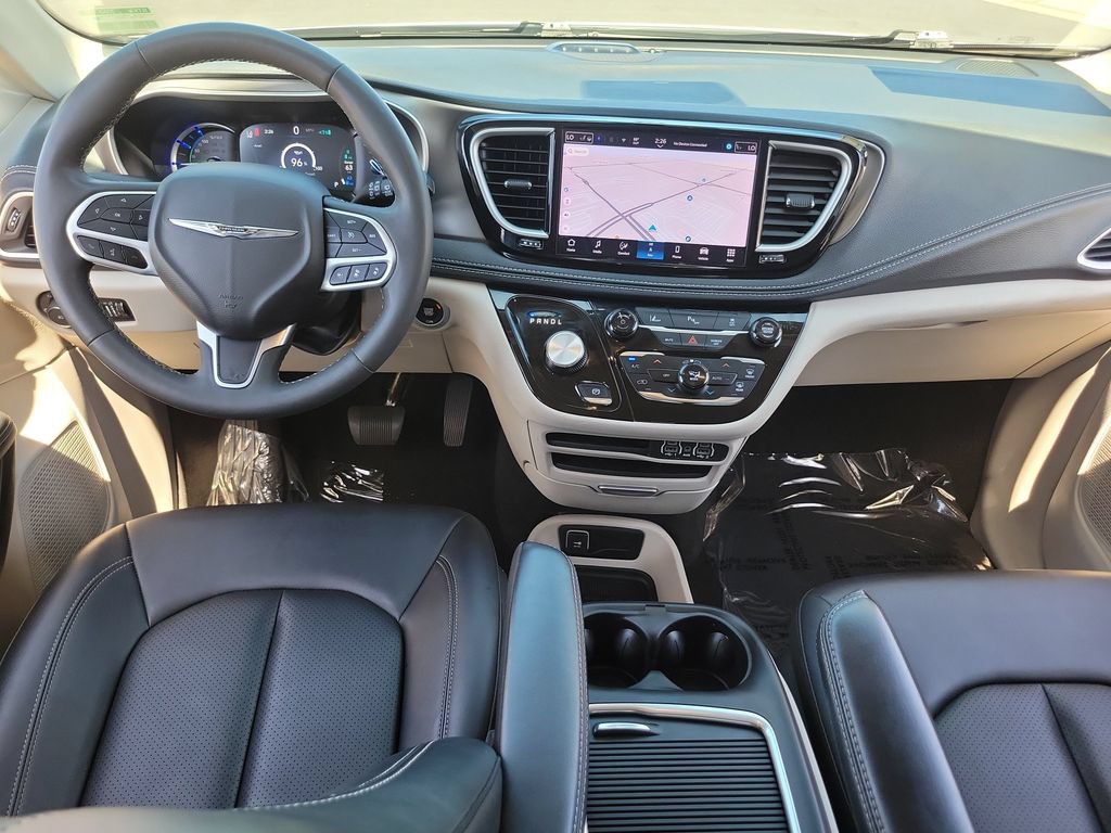 Used 2024 Chrysler Pacifica Limited FWD image 4