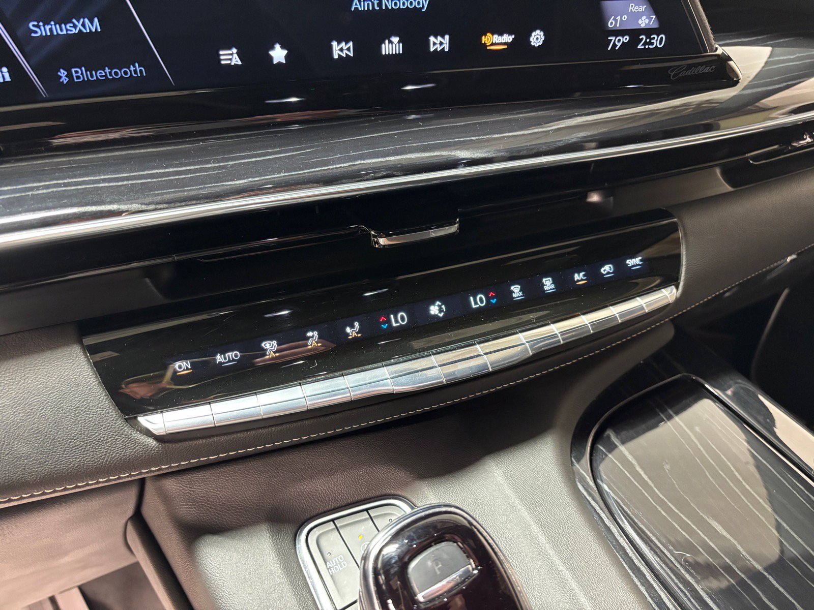 Used 2023 Cadillac Escalade Sport w/ LPO, ONYX Package AWD/4WD image 16