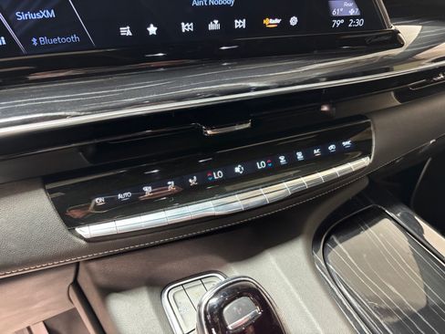 Used 2023 Cadillac Escalade Sport w/ LPO, ONYX Package AWD/4WD image 16