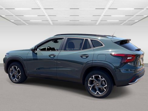 Used 2025 Chevrolet Trax LT w/ Driver Confidence Package FWD image 3