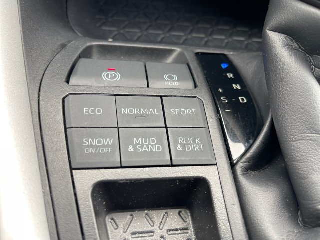 Used 2025 Toyota RAV4 XLE AWD/4WD image 18