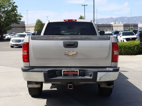 Used 2009 Chevrolet Silverado 2500 LT w/ Interior Plus Package AWD/4WD image 5