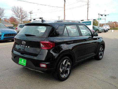 Used 2022 Hyundai Venue SEL w/ Cargo Package image 6