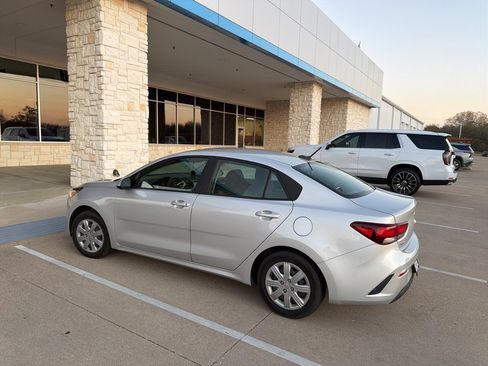 Used 2023 Kia Rio LX image 3