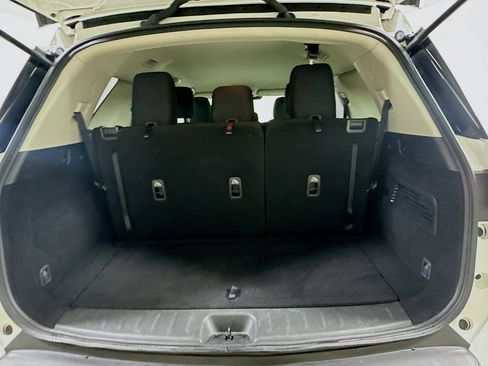 Used 2024 Nissan Pathfinder SV image 29