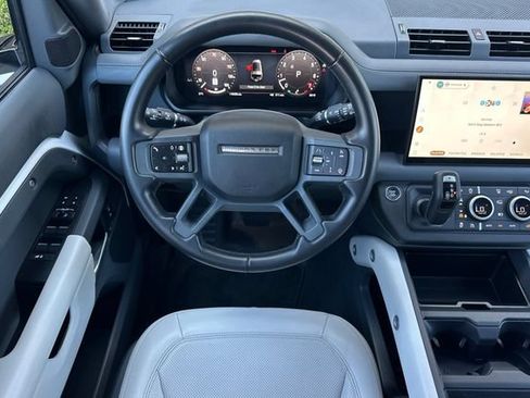 Used 2025 Land Rover Defender 130 X-Dynamic SE AWD/4WD image 13