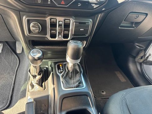 Used 2019 Jeep Wrangler Unlimited Sahara AWD/4WD image 24