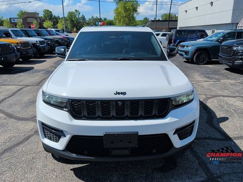Used 2024 Jeep Grand Cherokee Limited w/ Luxury Tech Group II AWD/4WD image 6