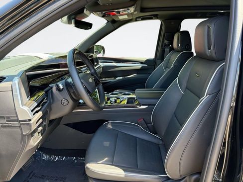 Certified 2026 Cadillac Escalade Luxury RWD image 23