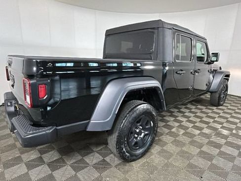 Used 2022 Jeep Gladiator Sport AWD/4WD image 3