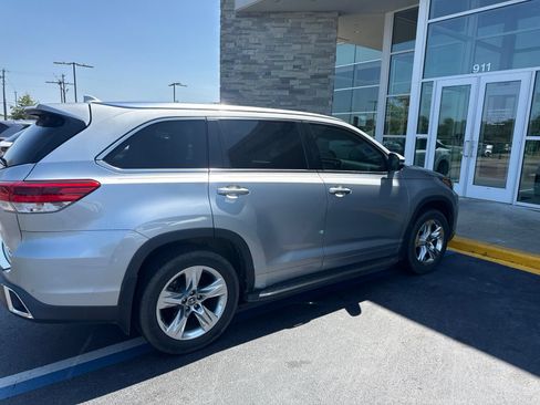 Used 2018 Toyota Highlander Limited FWD image 9