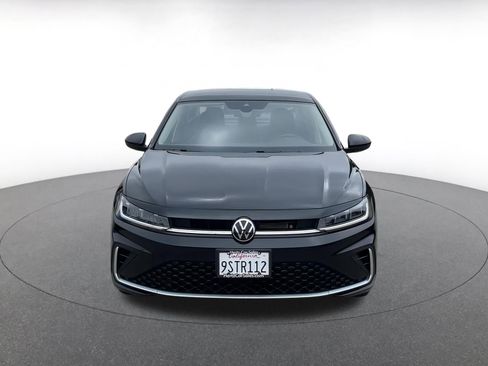 Used 2025 Volkswagen Jetta SE image 4