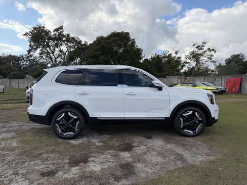 New 2025 Kia Telluride EX image 3