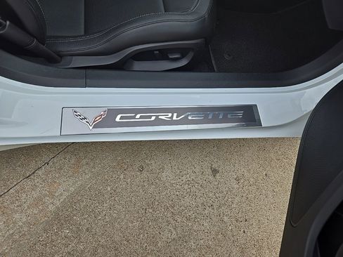 Used 2019 Chevrolet Corvette Stingray Coupe w/ Carbon Flash Badge Package image 20