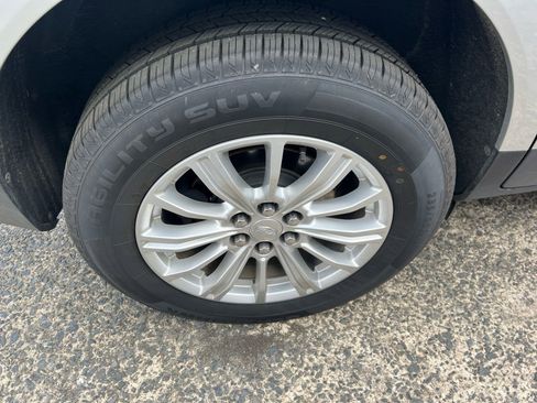 Used 2018 Cadillac XT5 FWD image 43