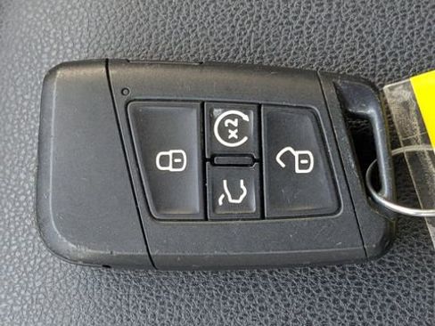 Used 2022 Volkswagen Taos SEL image 29