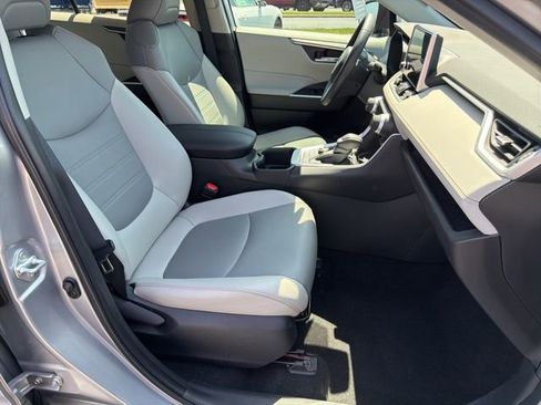 Used 2023 Toyota RAV4 XLE Premium image 17