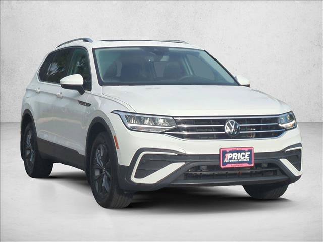 Used 2024 Volkswagen Tiguan SE w/ Panoramic Sunroof Package AWD/4WD image 3