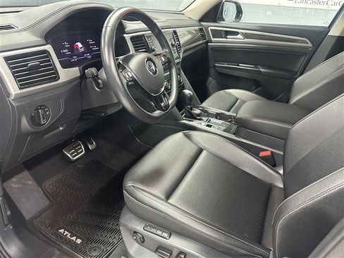 Used 2019 Volkswagen Atlas SEL R-Line FWD image 2