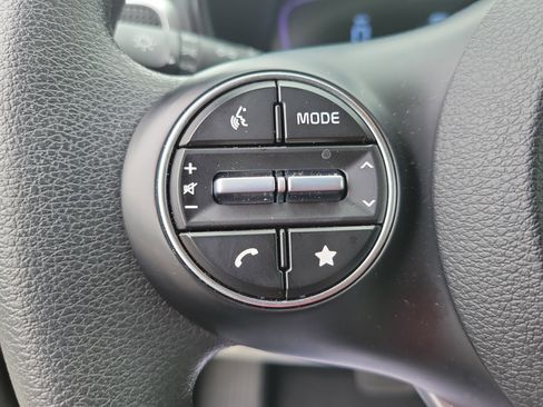 Used 2025 Kia Soul LX FWD image 23