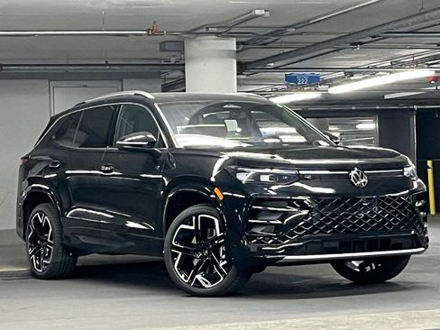 New 2026 Volkswagen Tiguan SEL R-Line AWD/4WD image 2