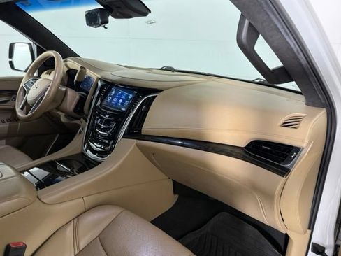 Used 2018 Cadillac Escalade Platinum AWD/4WD image 14
