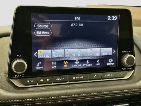 Used 2023 Nissan Rogue S AWD/4WD image 21