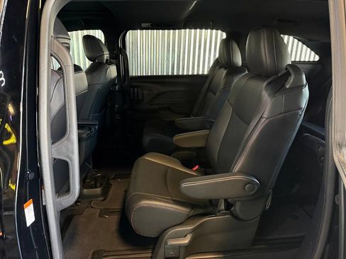 Used 2025 Toyota Sienna XSE AWD/4WD image 18