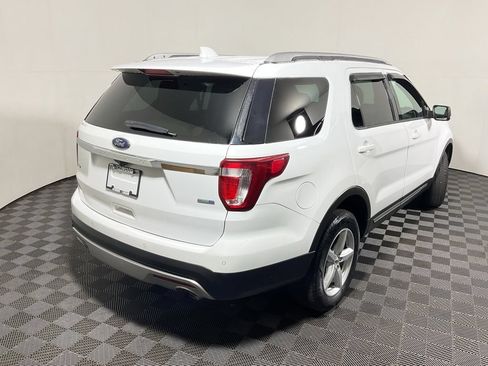 Used 2017 Ford Explorer XLT w/ Equipment Group 201A AWD/4WD image 17