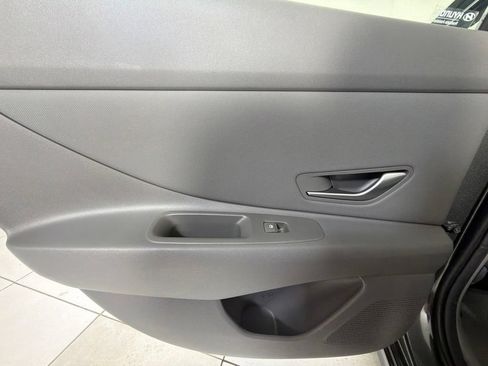 Certified 2025 Hyundai Elantra SEL FWD image 25
