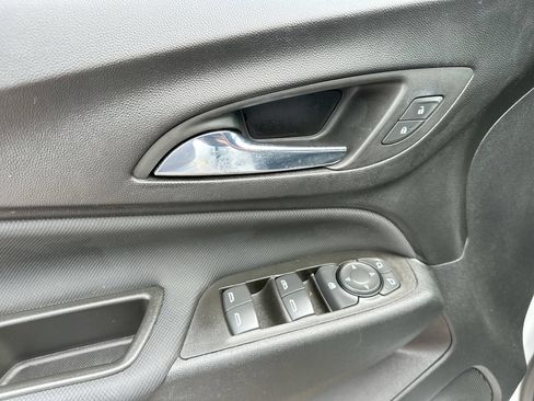 Used 2022 Chevrolet Equinox RS w/ RS Leather Package FWD image 13