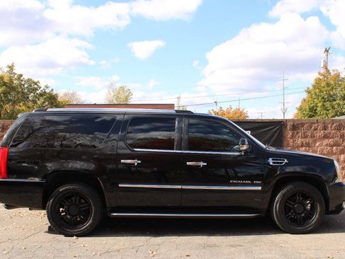Used 2012 Cadillac Escalade ESV Luxury AWD/4WD image 5