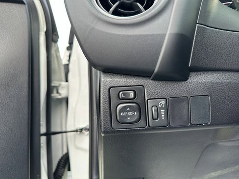 Used 2019 Toyota Corolla L image 11