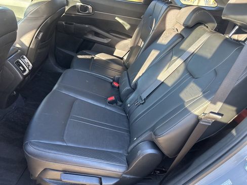 Used 2024 Kia Sorento S w/ Panoramic Sunroof Package image 10