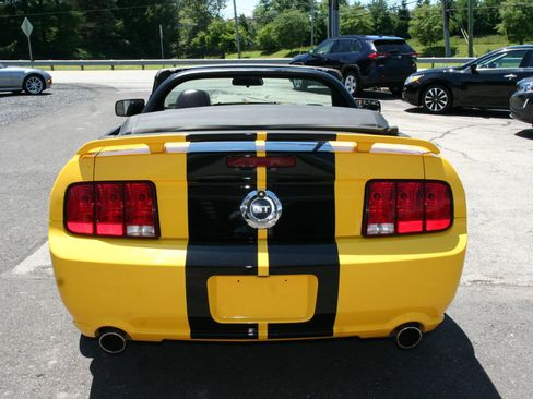 Used 2006 Ford Mustang GT Premium RWD image 32
