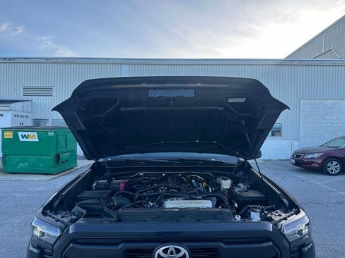 Used 2025 Toyota Tacoma TRD Off-Road image 30