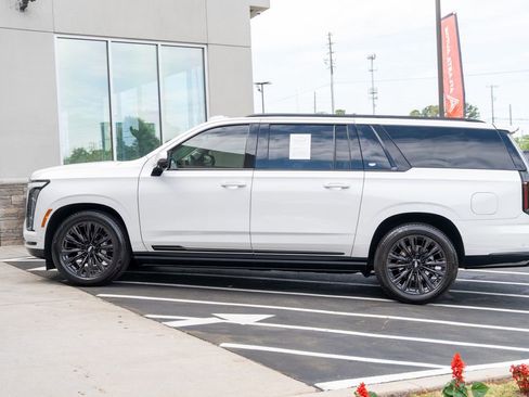 Used 2025 Cadillac Escalade ESV Sport Platinum w/ LPO, ONYX Package RWD image 22