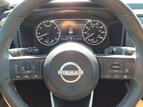 Used 2024 Nissan Rogue SV w/ SV Premium Package FWD image 14