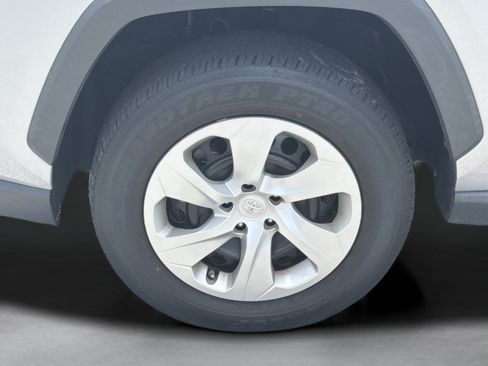 Used 2023 Toyota RAV4 LE FWD image 92