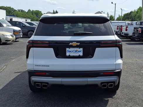 Used 2025 Chevrolet Traverse LT w/ Enhanced Driving Package FWD image 6