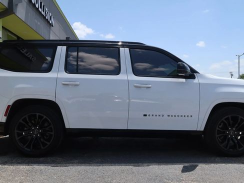 Used 2024 Jeep Grand Wagoneer Series III w/ Quick Order Packagew 28T AWD/4WD image 8